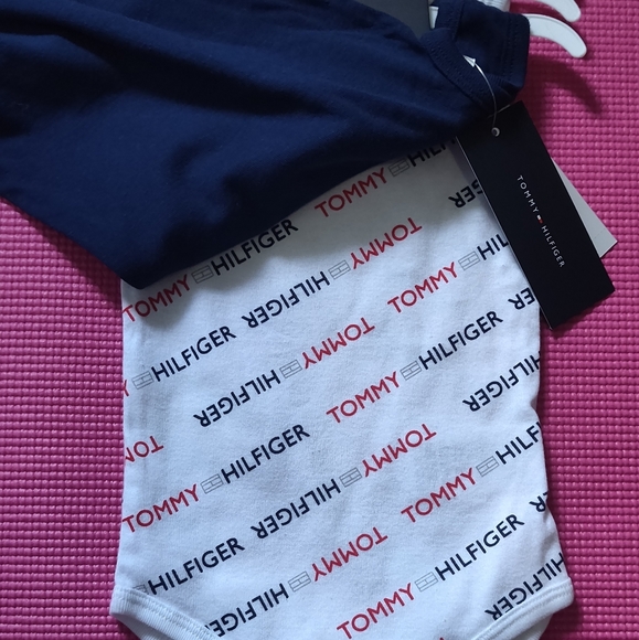 Tommy Hilfiger 3 Pack Bodysuit - Picture 2 of 3